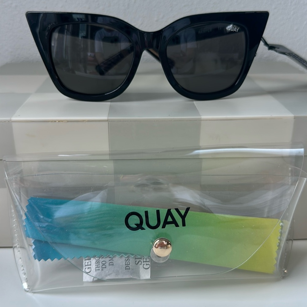 New Quay Harper Black Sunglasses